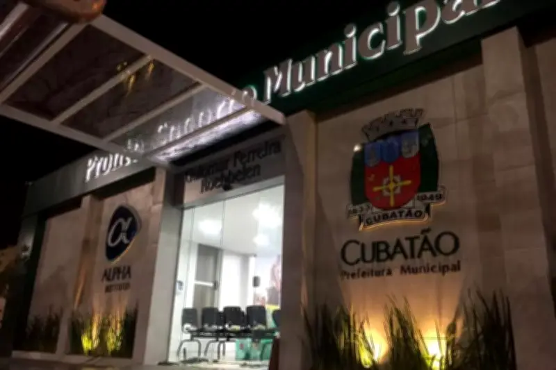 Mulher é presa em Cubatão após tentar matar ex-companheira a facadas