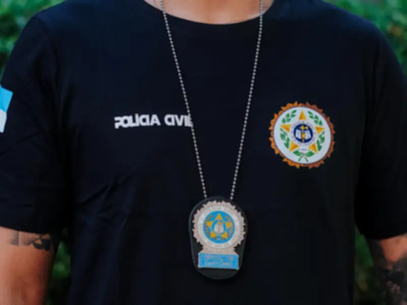 Mulher presa por se passar por funcionária pública e golpear idosos