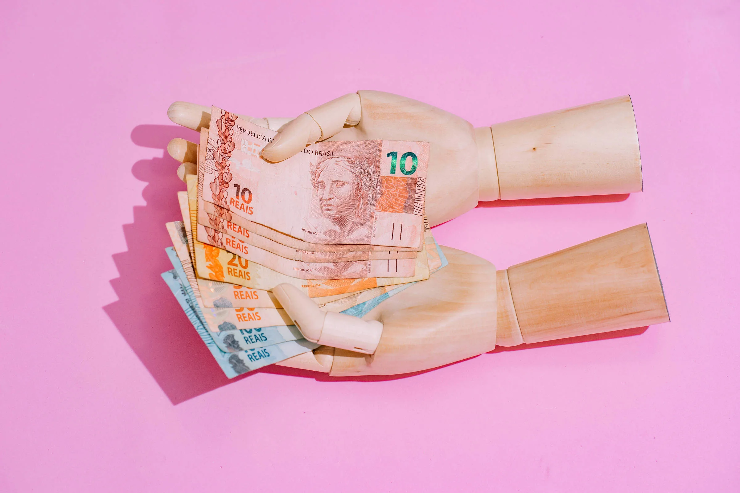 Mulheres relatam mais insegurança financeira que homens, aponta Datafolha