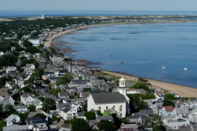 Murray Bartlett revela por que Provincetown é seu refúgio nos EUA