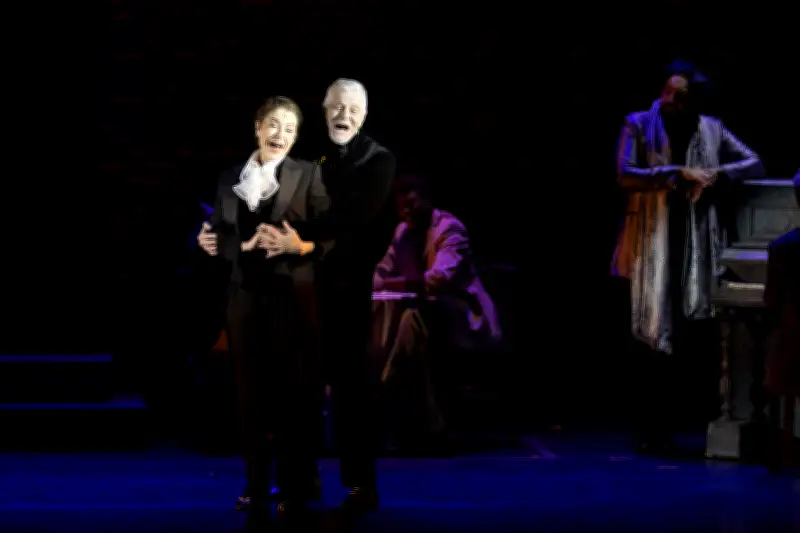 Musical 'Victor ou Victoria' estreia em Copacabana com aprovação de Julie Andrews