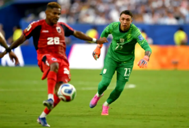 Muslera é criticado após empate do Uruguai com Cabo Verde na Copa