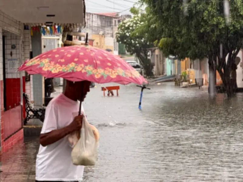 Natal registra alagamentos após chuvas na manhã desta quarta-feira