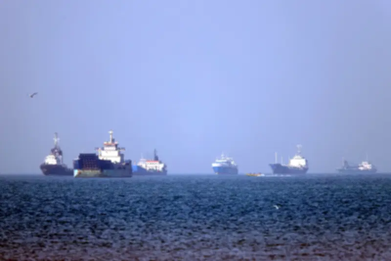 Navios iranianos cruzam Estreito de Ormuz desafiando bloqueio dos EUA