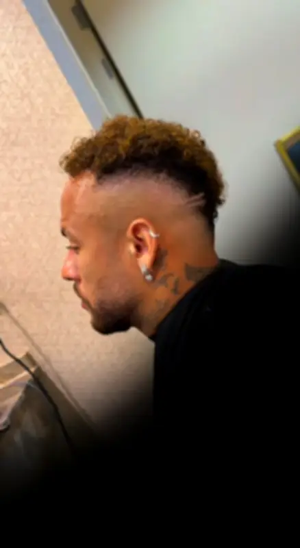 Neymar muda corte de cabelo para jogo que pode marcar seu retorno