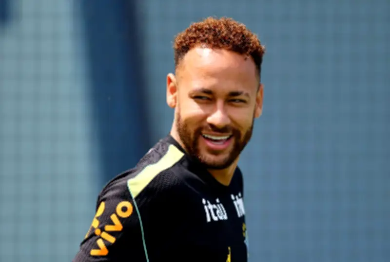 Neymar treina com bola em Nova Jérsei e pode estrear contra Escócia