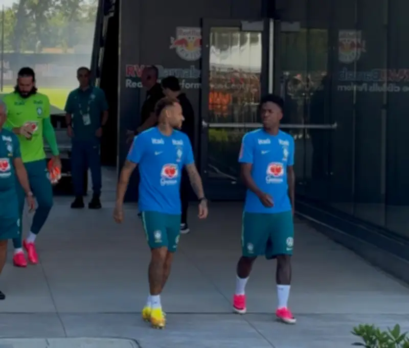Neymar volta a treinar com bola e se prepara para enfrentar a Escócia