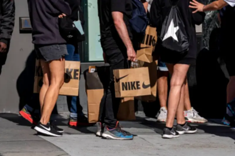 Nike supera expectativas no trimestre, mas ação cai no after hours
