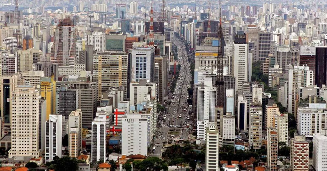 Corretor terrenista: o novo protagonista da corrida por terrenos no mercado imobiliário