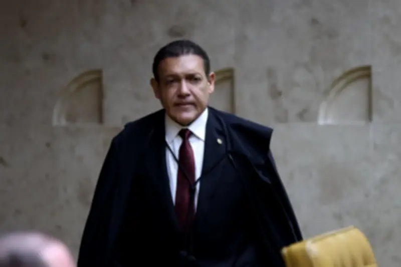 Nunes Marques relator de processo de Flávio Bolsonaro contra Lula