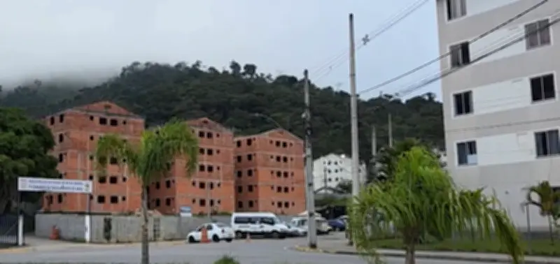 Obra em Teresópolis atrasa e entrega de moradias é adiada para 2027