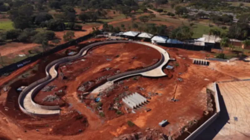 Obras da piscina de ondas do Parque da Cidade no DF são paralisadas por falta de repasse