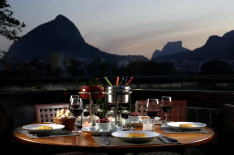 Onde comer fondue no Rio: roteiro para aproveitar o frio na cidade