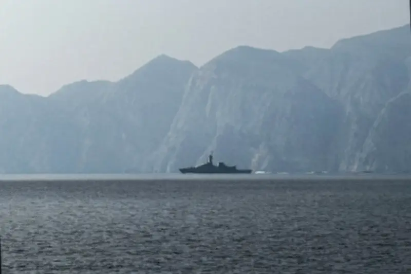 ONU anuncia plano para evacuar 11 mil marinheiros retidos no Estreito de Ormuz