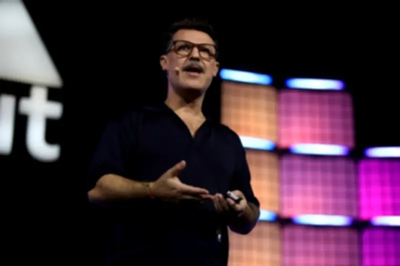 OpenAI perto de 1 bilhão de usuários ativos por semana, diz executivo no Web Summit Rio