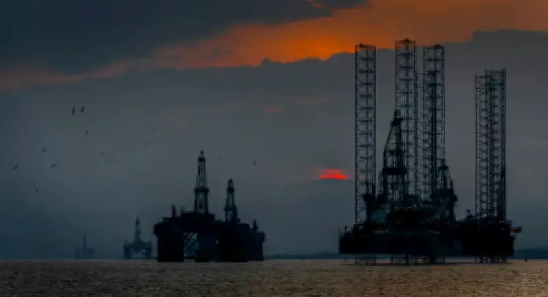 Opep+ aprova novo aumento na produção de petróleo em meio à crise no Oriente Médio