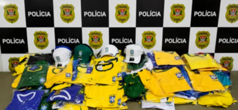 Operação apreende produtos falsos da Copa em Catanduva (SP)