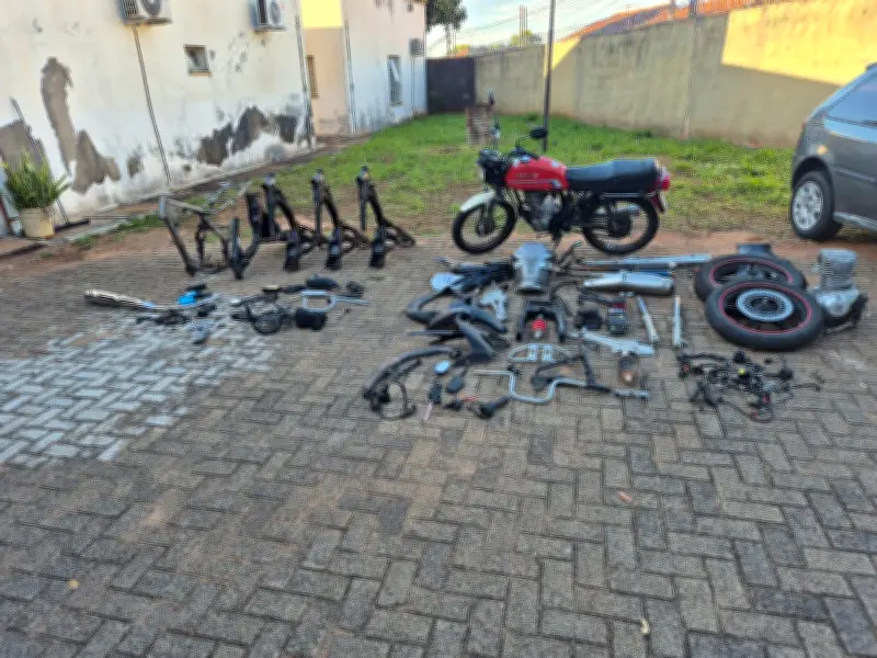 Operação contra furto de motos apreende drogas e peças em SP