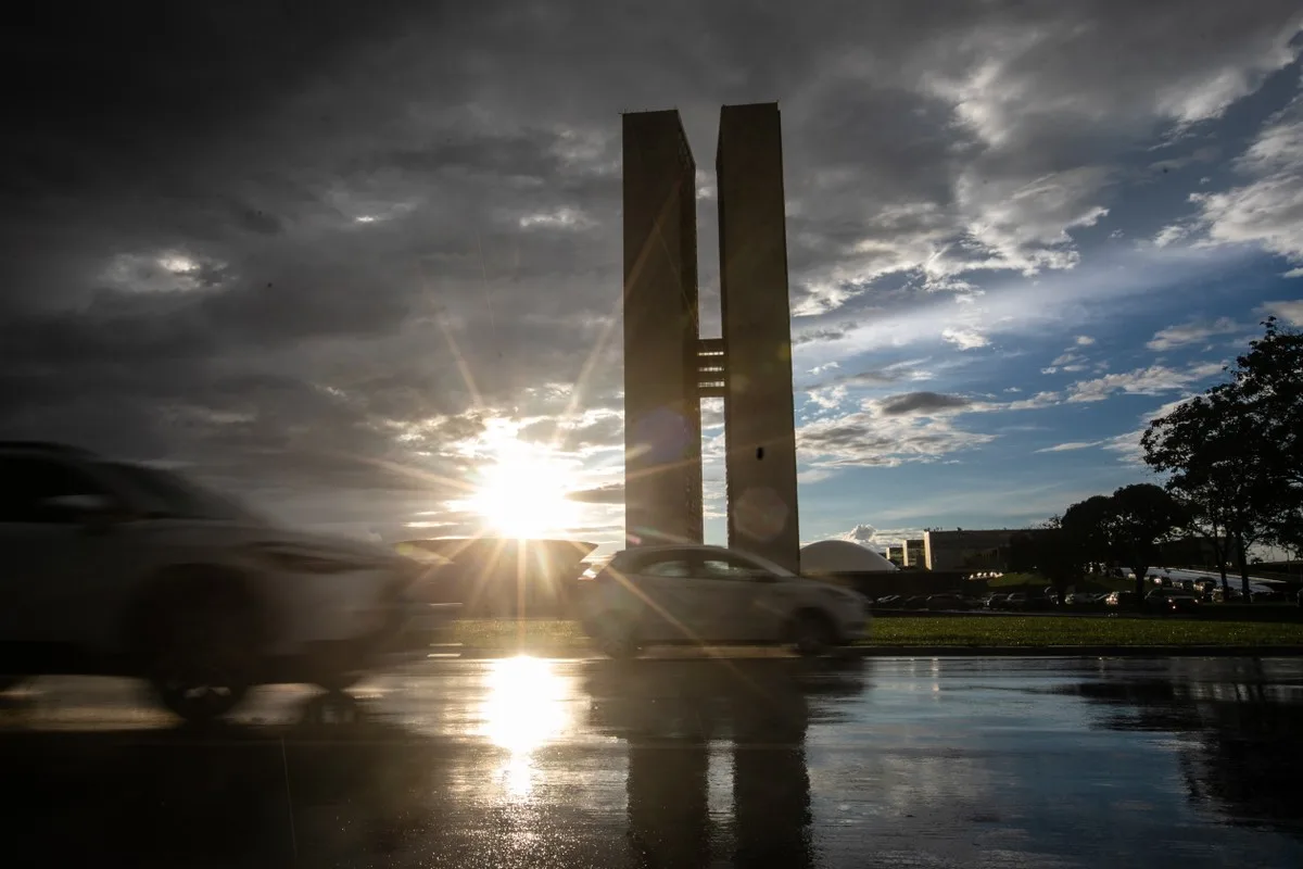 Oposição apresenta projetos para barrar aumento do IOF no Congresso