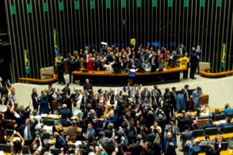 Oposição no Congresso avança com pautas conservadoras para 2026