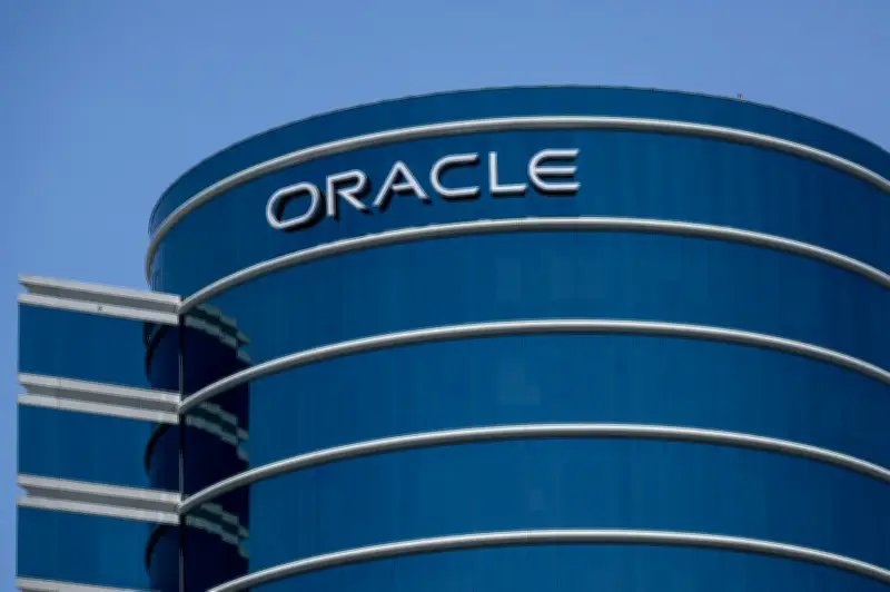 Oracle supera expectativas de receita, mas ações caem 2% com plano de captação