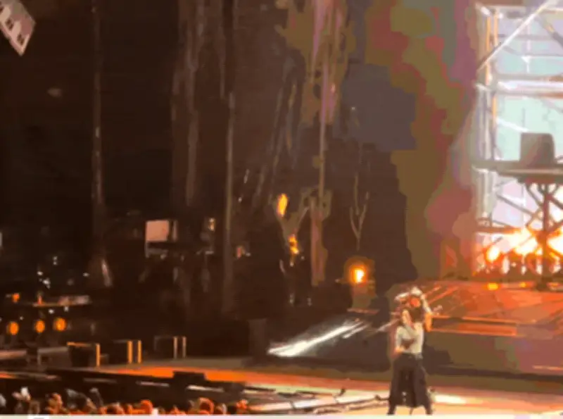 Palco do Evanescence pega fogo durante show nos EUA