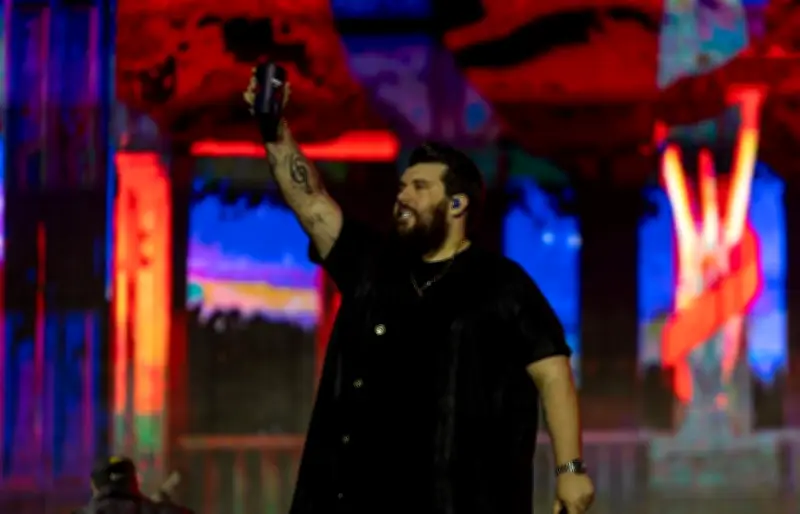 Panda encerra 1ª noite da Festa do Peão de Americana com sucesso e arena lotada
