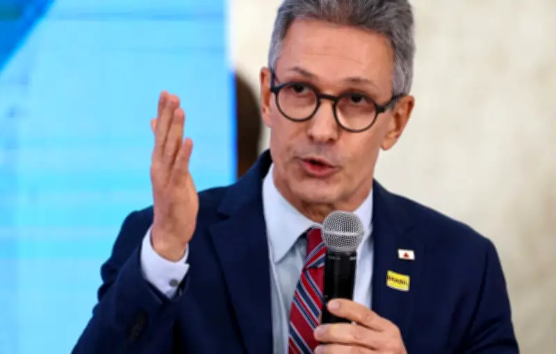 Partido Novo de SC retira convite a Zema após críticas a Flávio