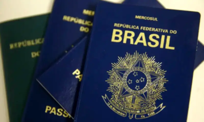 Passaporte brasileiro é 2º na América Latina e 49º no mundo em 2026