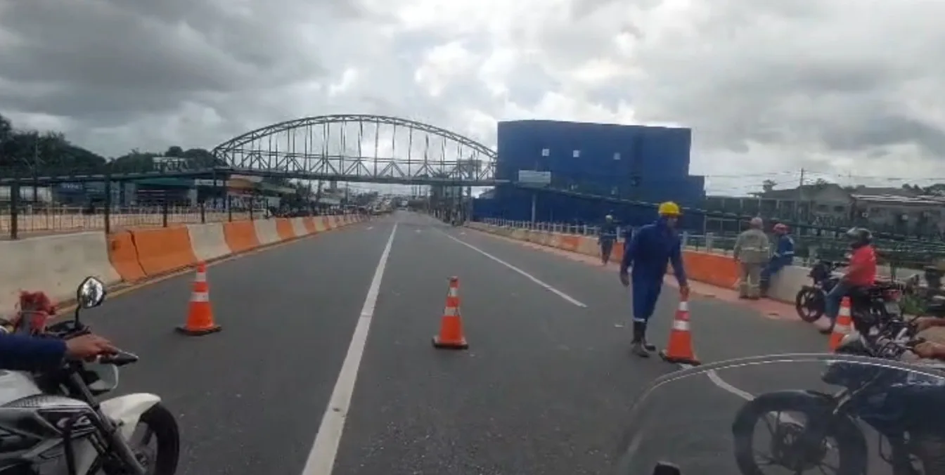 Passarela em Belém é interditada por risco de queda