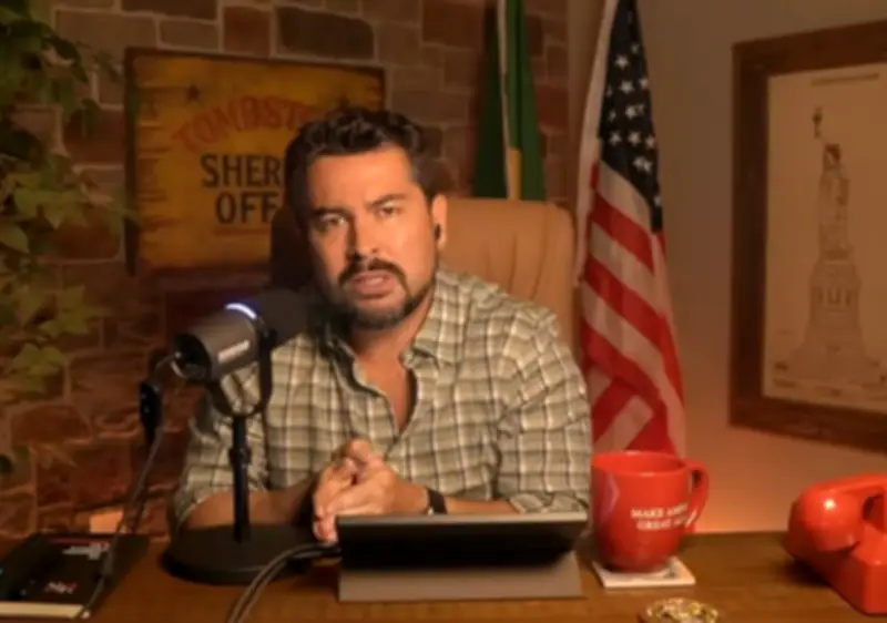Paulo Figueiredo diz que 'mulher vota muito mal' e ataca Michelle Bolsonaro