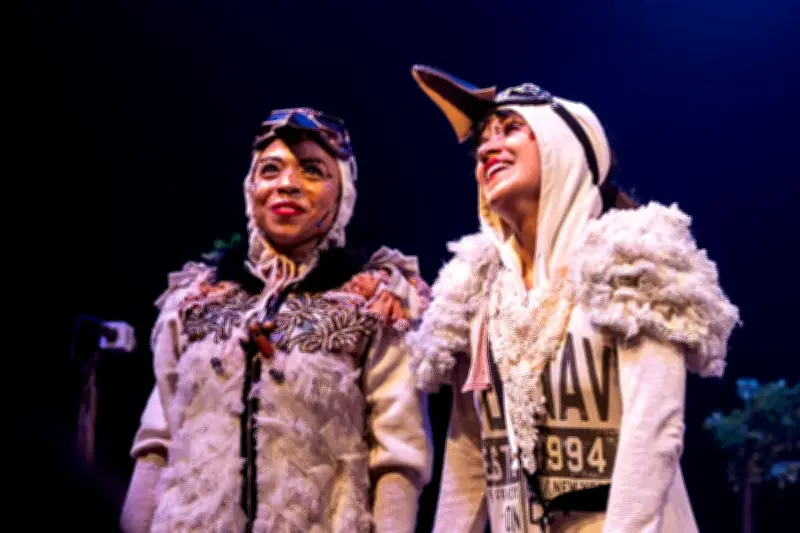 Peça premiada 'A intrépida revoada' volta ao Teatro Ziembinski