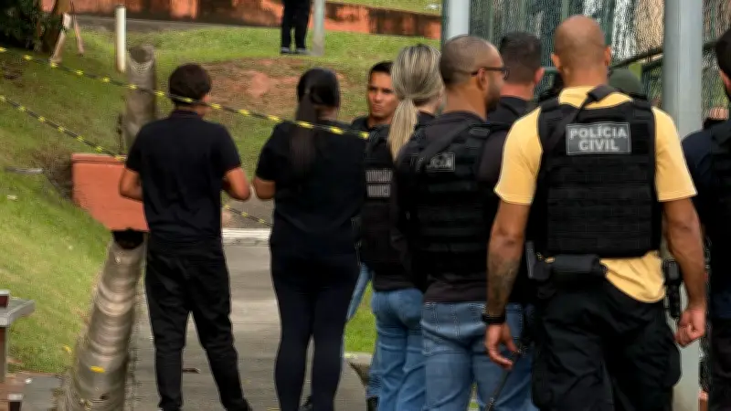 Perícia no local onde menino de 12 anos foi morto por bala perdida na Pavuna