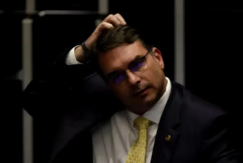 Pesquisa aponta queda de apoio a Flávio Bolsonaro entre evangélicos e jovens