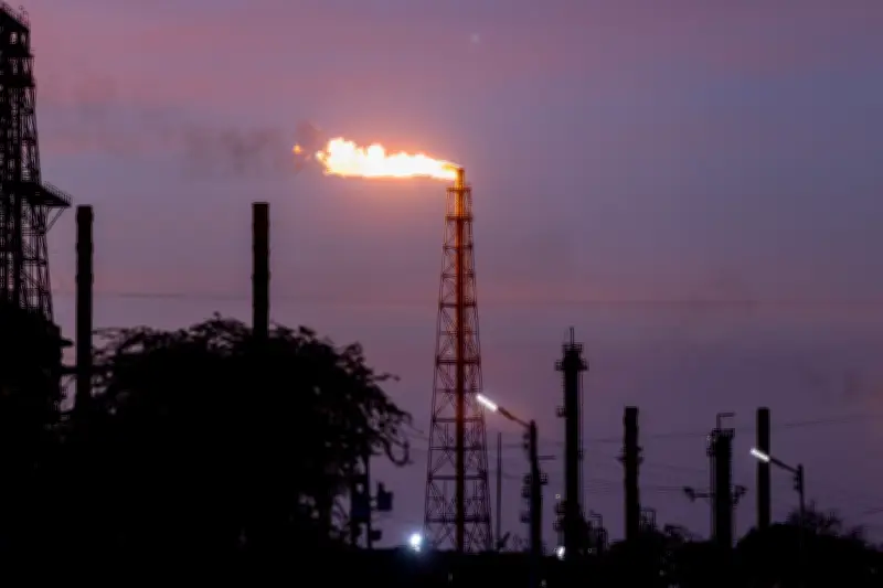 Petróleo Brent cai ao menor nível desde início da guerra no Oriente Médio