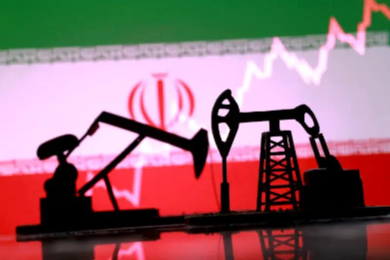 Petróleo despenca 4,3% e atinge menor nível desde antes da guerra Irã-Israel