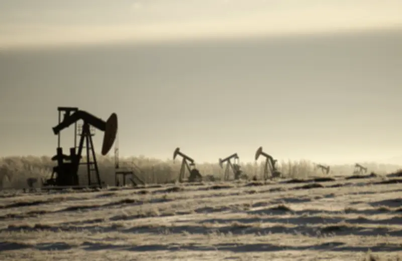 Petróleo sobe após novos ataques dos EUA ao Irã