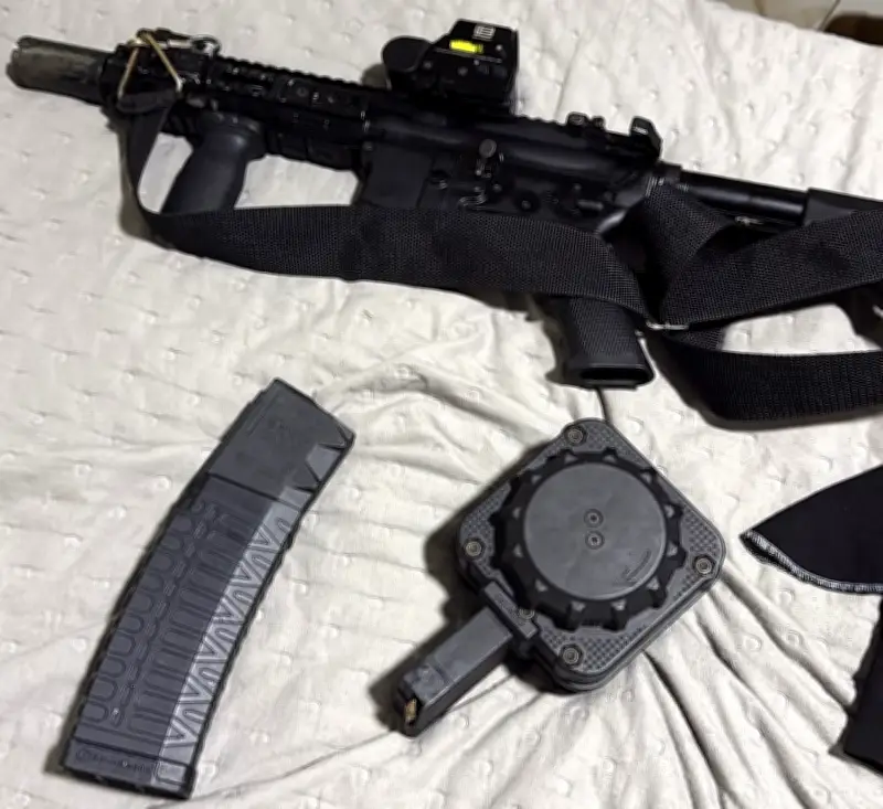 PF prende no Complexo da Maré suspeito de fornecer armas ao CV