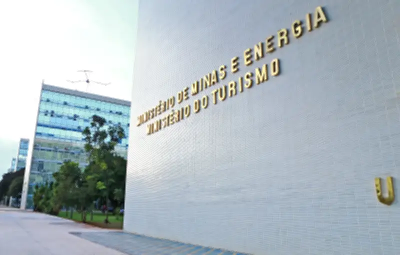 Planejamento do setor elétrico evita risco de apagões, diz ministro