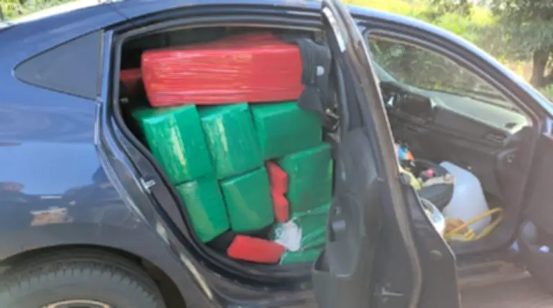 PM apreende 700 kg de maconha em carro na Raposo Tavares em Assis