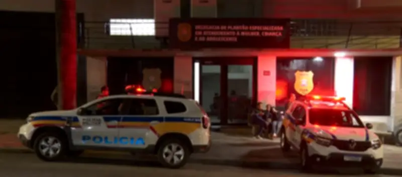 PM resgata mulher em cárcere privado e prende suspeito com facão em BH