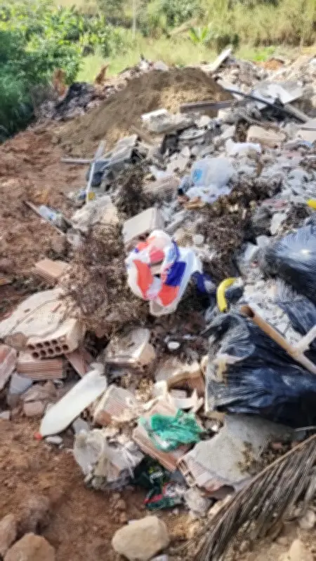 Polícia Ambiental flagra descarte ilegal em APP em Barra Mansa