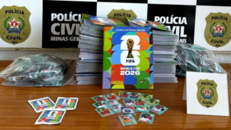 Polícia apreende 680 pacotes de figurinhas falsas da Copa 2026 em MG