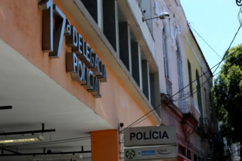 Polícia Civil intercepta ônibus com 2 mil camisas falsificadas da seleção