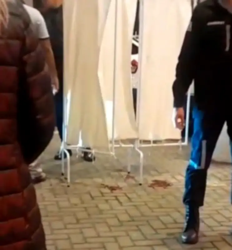 Policial de folga e outro homem feridos em tiroteio em shopping de Duque de Caxias