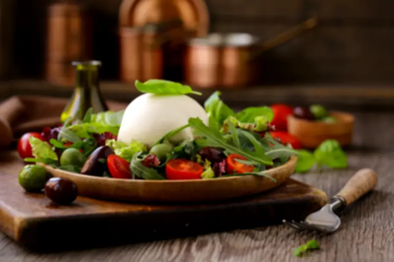 Por que comer salada no inverno é essencial, segundo nutricionista