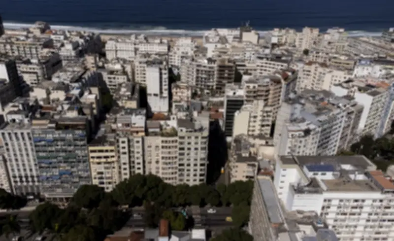 Prefeito do Rio revela desejo para três esqueletos de prédios em Copacabana