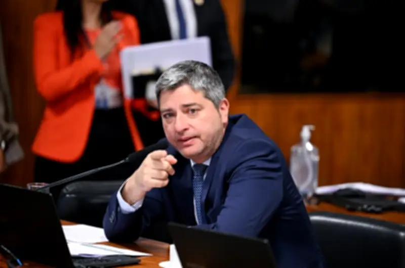 Prefeitos do Rio defendem Azarão como substituto de Castro no Senado