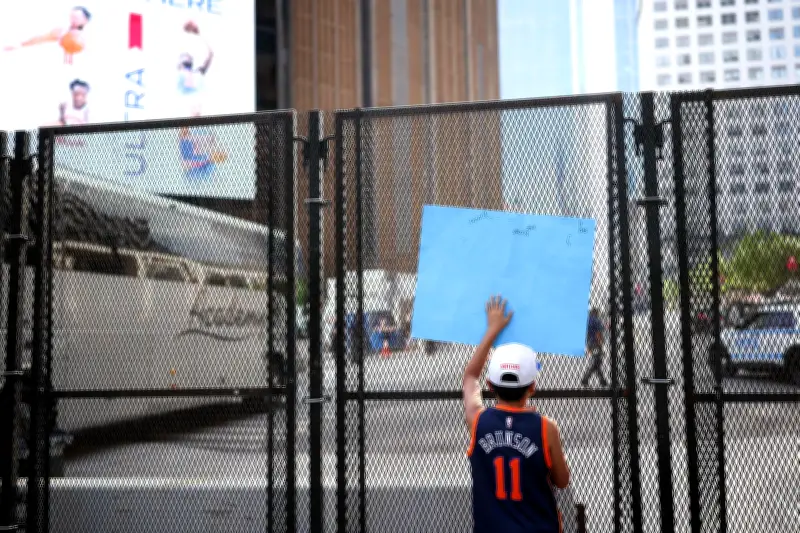 Presença de Trump no jogo 3 da NBA isola Madison Square Garden
