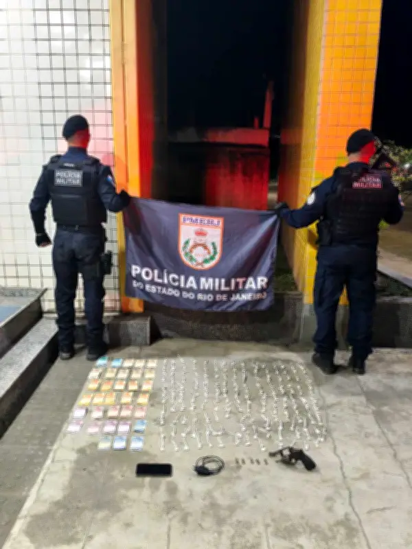 Preso suspeito de tráfico em Paracambi com drogas e arma